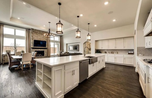 Prosper House | Spacious Suburban Sanctuary House with Huge Backyard