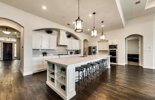 Prosper House | Spacious Suburban Sanctuary House with Huge Backyard