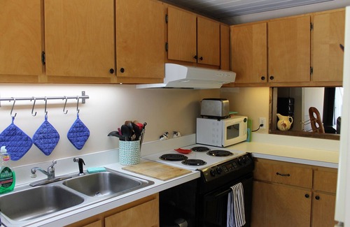 Warren Condo | Spacious Sugarbush Retreat - Wood Stove, Outdoor Pool, 5 Mins to Sugarbush