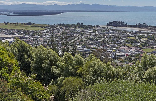 Britannia Heights House | Spacious, Sunny Nelson Holiday Home with Sea Views!