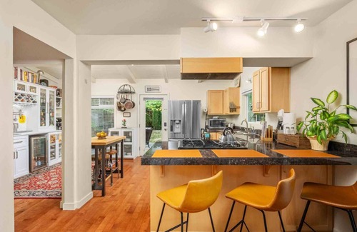 South Burlingame House | Spacious SW Portland 4BR/3BA | 2 King Suites | 15min to Downtown | Groups of 8