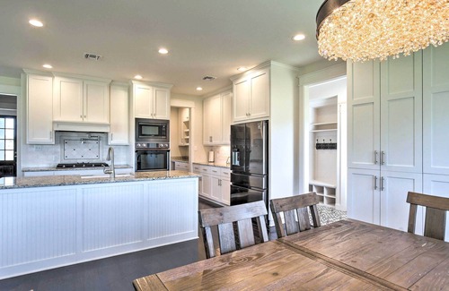 Yorktown House | Spacious Texas Getaway w/Fire Pit & Pond!