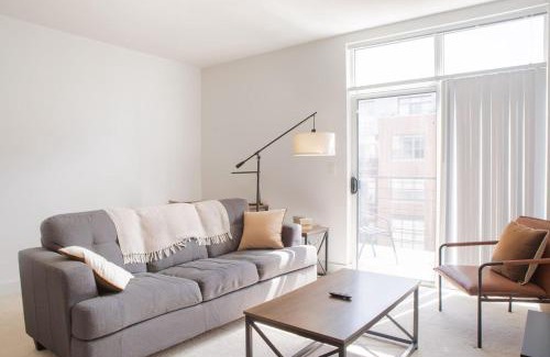 Historic Third Ward Apartment | Spacious Third Ward Apt Near Summerfest with Balcony