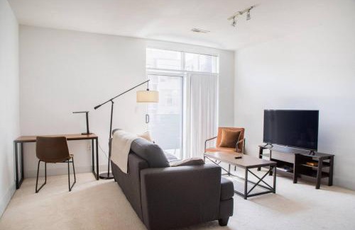 Historic Third Ward Apartment | Spacious Third Ward Apt Near Summerfest with Balcony