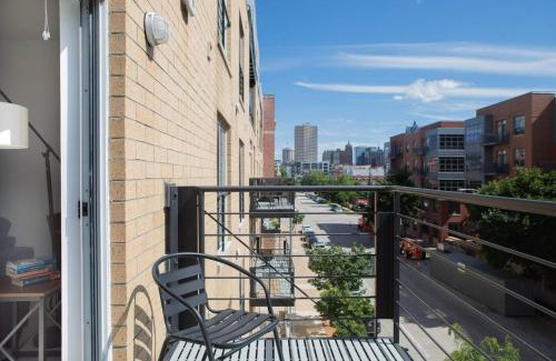 Historic Third Ward Apartment | Spacious Third Ward Apt Near Summerfest with Balcony