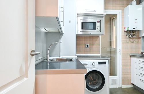 Cuatro Caminos Apartment | Spacious Three Bedroom Apartment a few minutes from the Bernabeu in Madrid