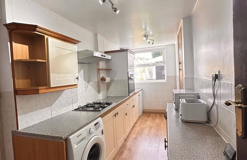 Cradley House | Spacious three bedroom near University of Birmingham & Queen Elizabeth Hospital