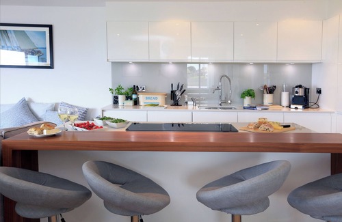 Newquay House | Spacious Three-Story House | Two Large Sea View Balconies | Sleeps 8+