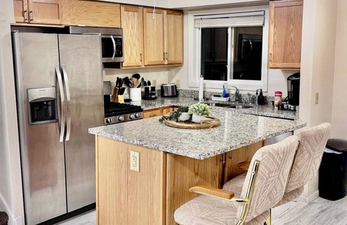 Robbinsdale House | Spacious Townhome Retreat Fully Stocked Near Downtown Robbinsdale