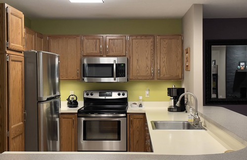 West Dover House | Spacious Townhome with breathtaking views of Mount Snow. 5 min Shuttle to ski