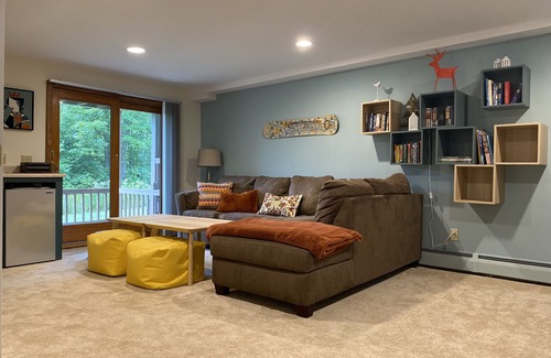 West Dover House | Spacious Townhome with breathtaking views of Mount Snow. 5 min Shuttle to ski
