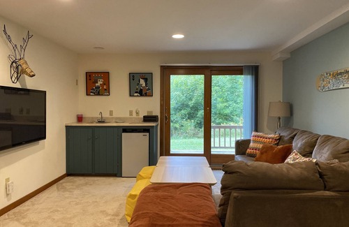West Dover House | Spacious Townhome with breathtaking views of Mount Snow. 5 min Shuttle to ski
