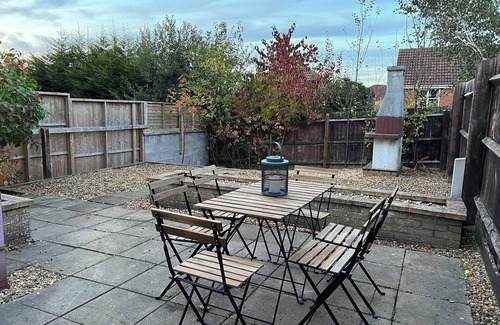 Telford House | Spacious Townhouse with Parking