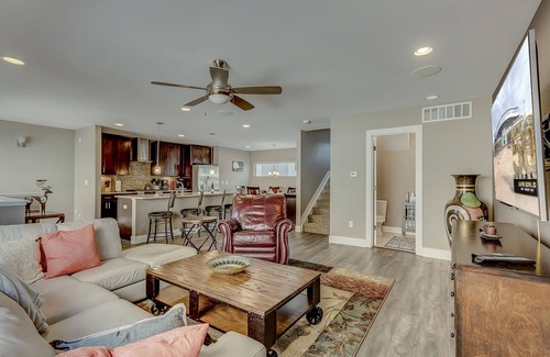 Jefferson Park House | Spacious Townhouse with Rooftop Deck! Super close to Downtown Denver!