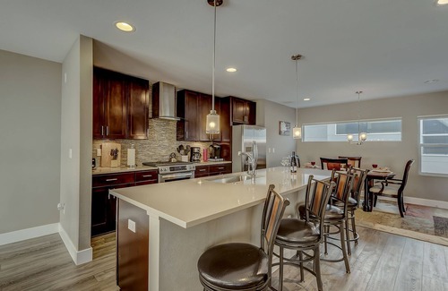Jefferson Park House | Spacious Townhouse with Rooftop Deck! Super close to Downtown Denver!