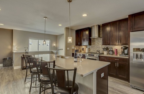 Jefferson Park House | Spacious Townhouse with Rooftop Deck! Super close to Downtown Denver!