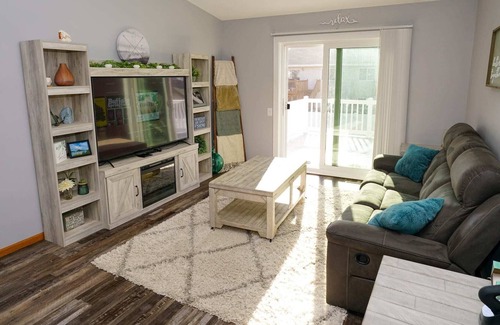 Fargo House | Spacious Twin Home near West Acres and Sanford Medical Center