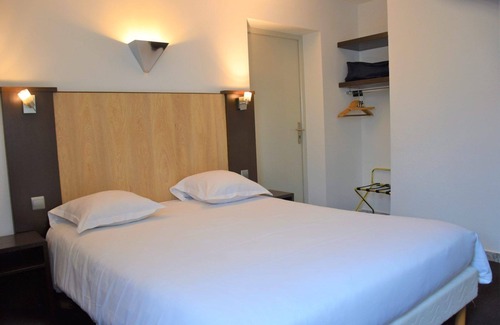 Sud Hotel | Spacious Unit Close to Cezanne's Studio & Fondation Vasarely, Aix-en-Provence