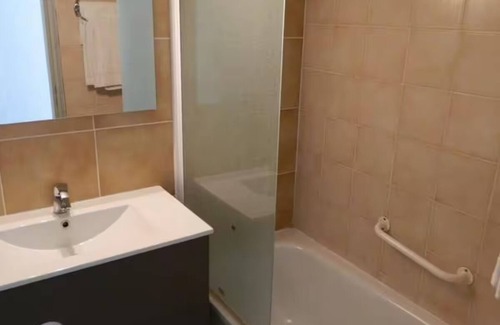 Sud Hotel | Spacious Unit Close to Cezanne's Studio & Fondation Vasarely, Aix-en-Provence