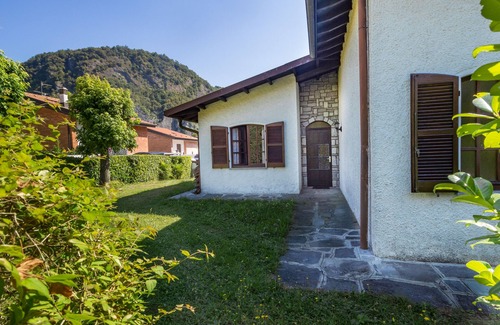 Lavena Ponte Tresa House | Spacious vacation home with garden, approx. 100 m to the lake, with bathing facilities