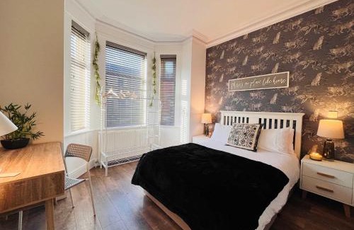 Eccles House | Spacious Victorian 5Bedroom 5Bathroom w Free Parking