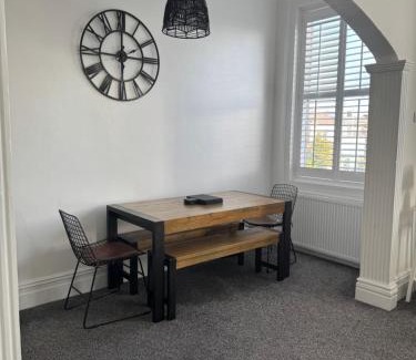 Southport Apartment | Spacious Victorian Birkdale Apartment with Garden
