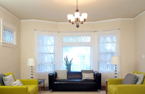 Summit - University Apartment | Spacious Victorian in Cathedral Hill
