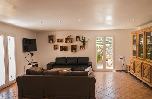 La Valette-du-Var Villa | Spacious villa, TOULON countryside, heated swimming pool, jacuzzi, billiard table