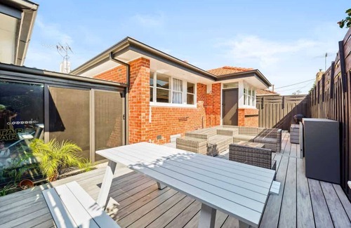 Frankston Apartment | Spacious Villa for 7 in Frankston with Gaming Room