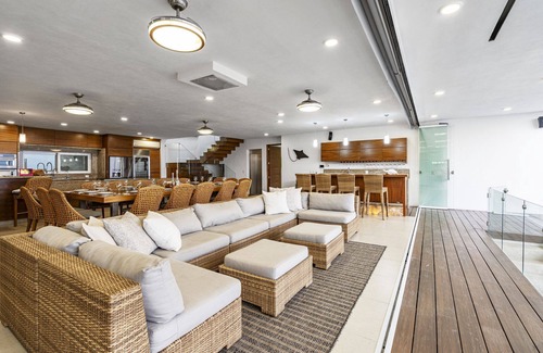 Bucerias Villa | Spacious villa in brilliant Bucerías with AC, Chef, Pool