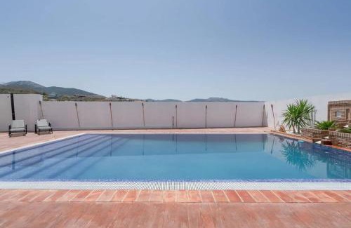 La Zubia Villa | Spacious Villa in Granada with Private Pool and Jacuzzi