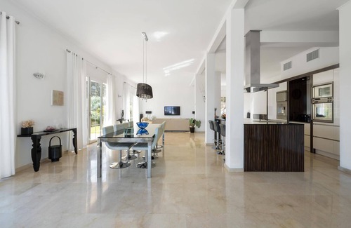 Palma de Mallorca Villa | Spacious villa in Son Vida, prime location near Palma with lovely views