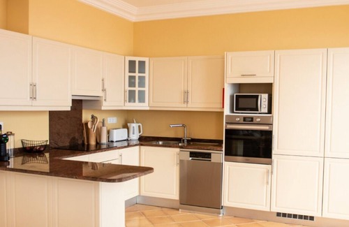 Sao Goncalo Villa | Spacious villa, shared pool|Palheiro Eagle