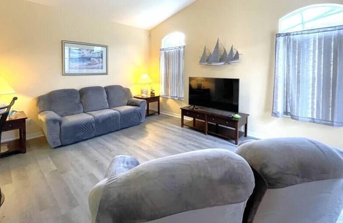 Tuscan Ridge Villa | Spacious Villa South Facing Pool 20 min to Disney