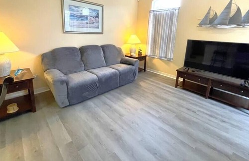 Tuscan Ridge Villa | Spacious Villa South Facing Pool 20 min to Disney