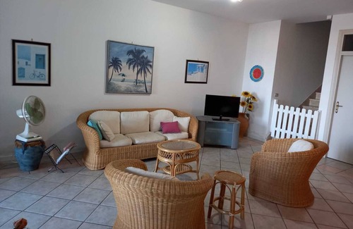 Bonifati Villa | Spacious Villa with garden and pool 100m from the sea