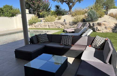 Paulhan Villa | SPACIOUS VILLA WITH HEATED POOL IN A PEACEFUL SETTING BETWEEN LAND AND SEA
