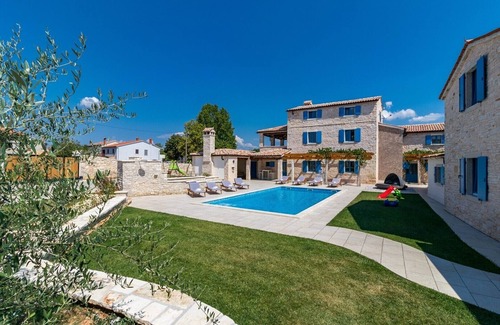 Bokordici Villa | Spacious Villa, with private pool in a peaceful village away from city crowds!