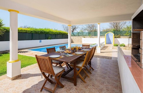 Guia Villa | Spacious villa with large outside terrace