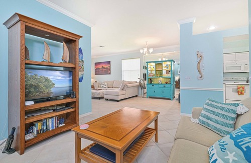 Biggar Villa | Spacious Villa with Stunning Lake Views in a Quiet 55+ Communityn