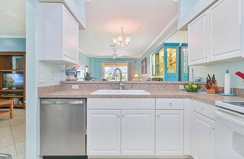 Biggar Villa | Spacious Villa with Stunning Lake Views in a Quiet 55+ Communityn