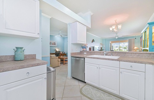 Biggar Villa | Spacious Villa with Stunning Lake Views in a Quiet 55+ Communityn