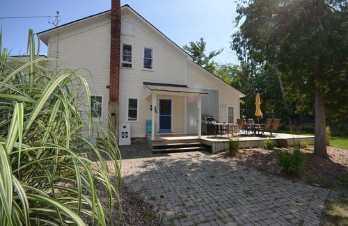 Glen Arbor House | Spacious vintage home. Walk to Lake Michigan. A/C. Pet ok.