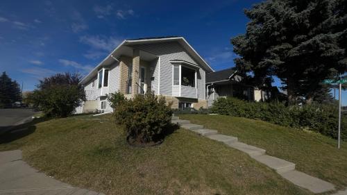 Calgary House | Spacious vintage styled basement apartment - private