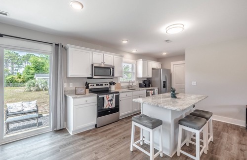 Silver Lake House | Spacious w/all King Beds, 15 min from Beach + Downtown, Pup Friendly!