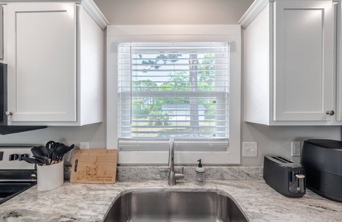 Silver Lake House | Spacious w/all King Beds, 15 min from Beach + Downtown, Pup Friendly!