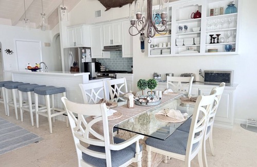 Marathon Apartment | Spacious Waterfront home-private heated pool-100 ft of dockage w/private backyard!