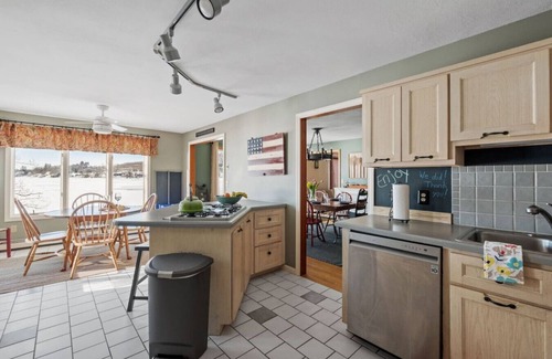 New Durham Apartment | Spacious Waterfront Retreat on Merrymeeting Lake!