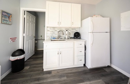 Lely Golf Estates Condo | Spacious, wellstocked, laundry room in unit, screen lanai, reclining sofa chairs