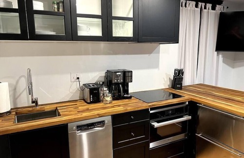 West End Apartment | Spacious West End Penthouse | Great for Groups